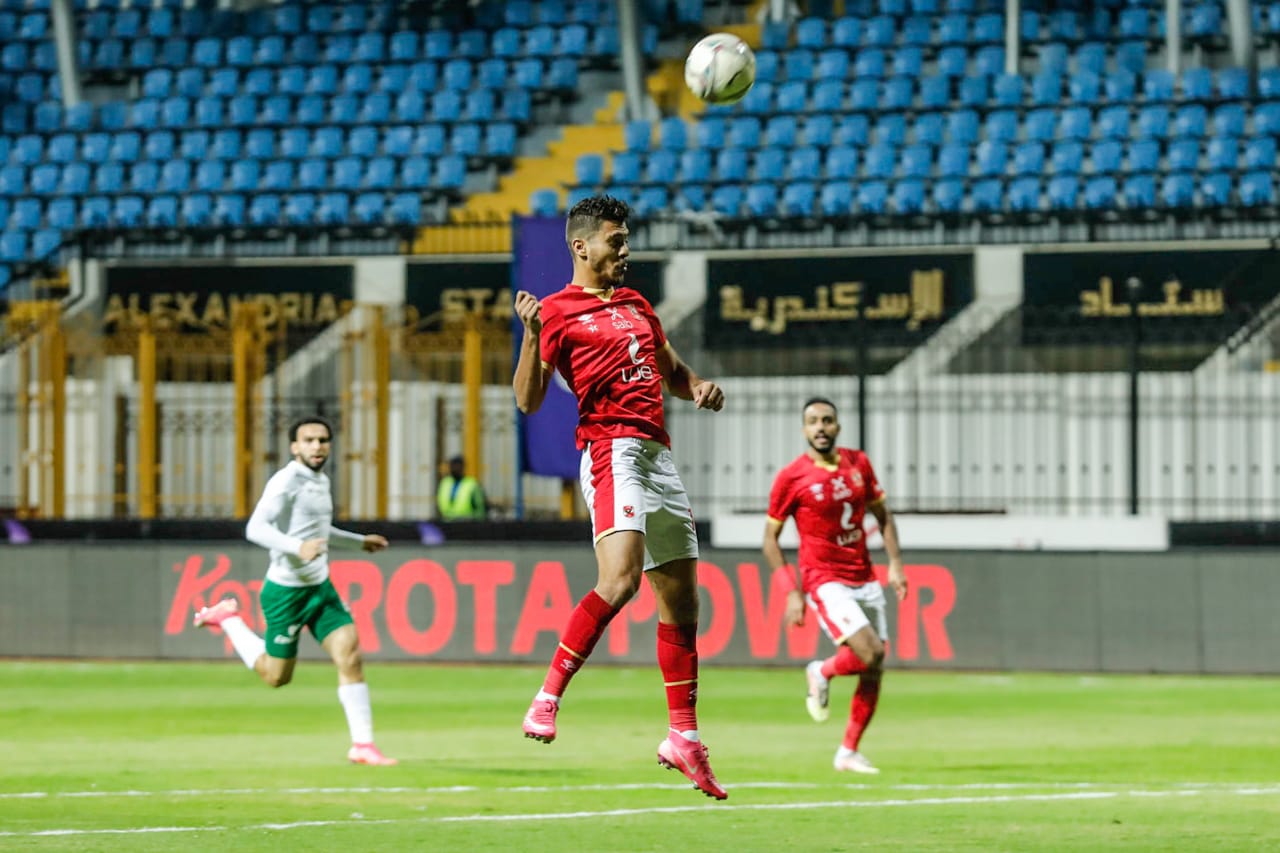 أخبار الأهلي : “ليس موسيماني”.. محمد شريف يكشف سبب تألقه في الضربات الرأسية