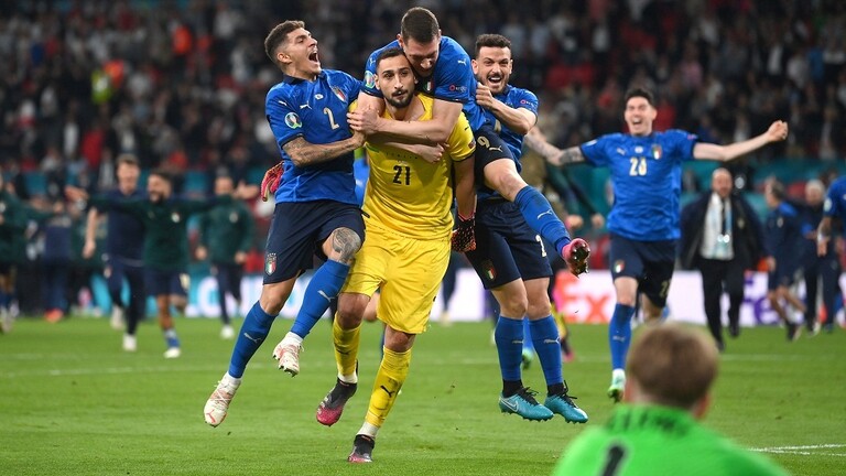 دوناروما يكشف سبب عدم احتفاله بعد تصديه للركلة الترجيحية الحاسمة في نهائي يورو 2020 (فيديو)