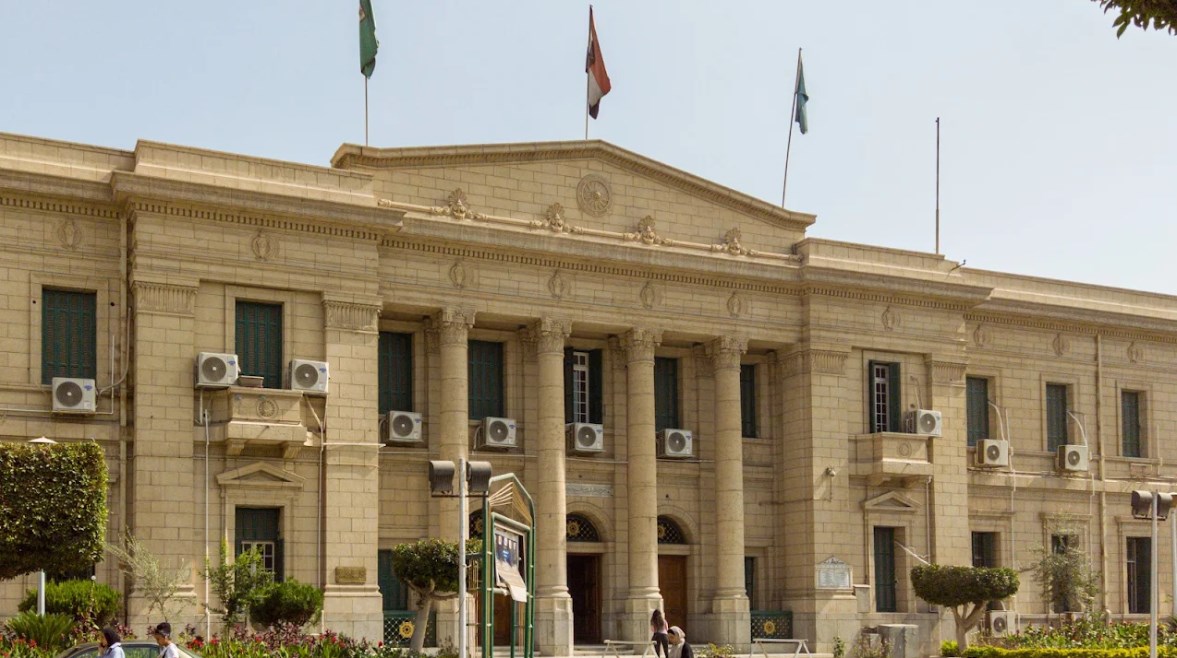 أقسام كلية الآداب جامعة القاهرة.. اعرف شروط القبول